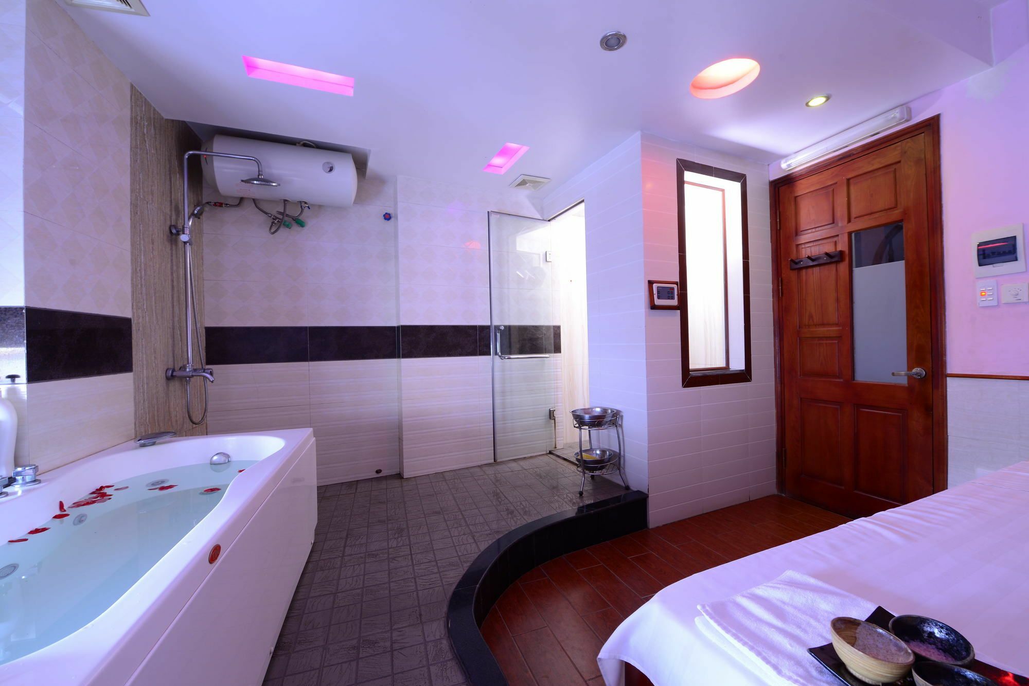 Blue Hanoi Inn Luxury Hotel Экстерьер фото